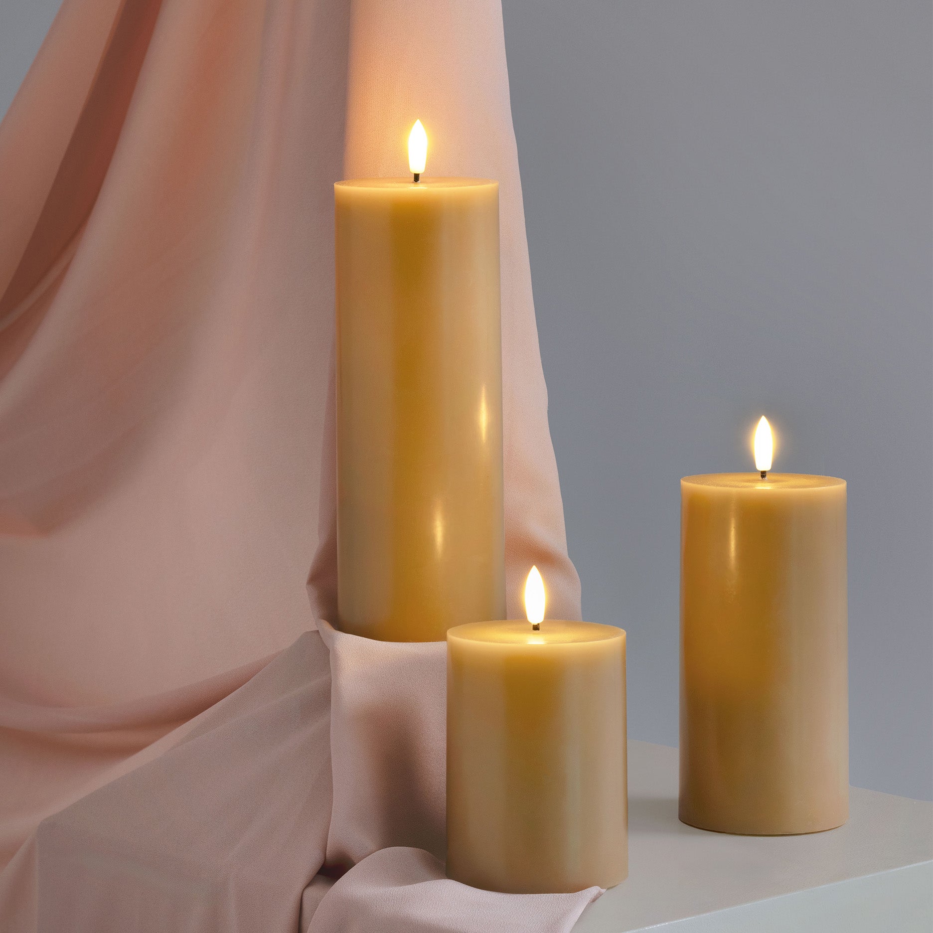 LED pillar candle 7,4x15 cm honey mustard